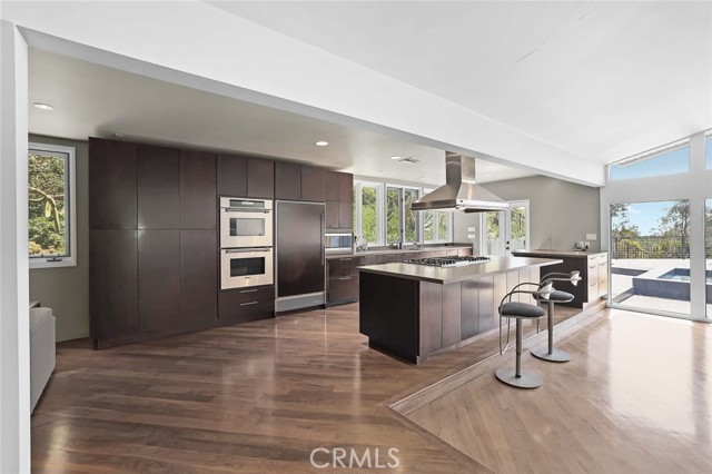 2420 Bowmont Drive, Beverly Hills CA: https://media.crmls.org/medias/e32beef9-ab33-46f2-9221-bb21877edb77.jpg