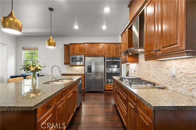 Detail Gallery Image 18 of 71 For 22385 Copper Mountain Ct, Saugus,  CA 91350 - 5 Beds | 5 Baths