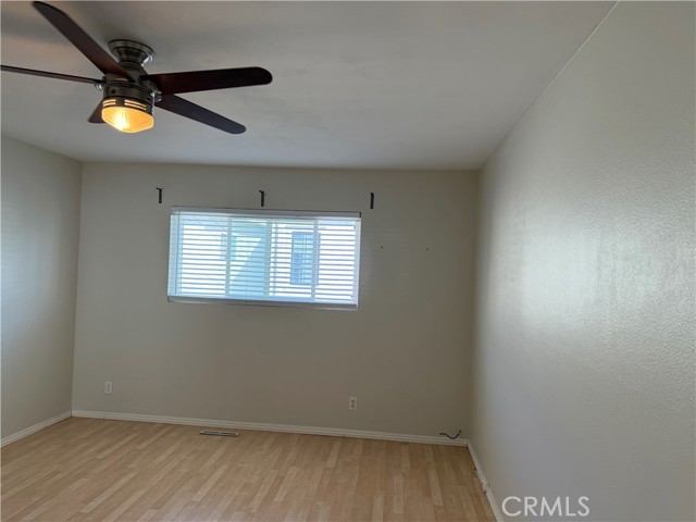 514 .5 Marigold Ave, Corona del Mar CA: https://media.crmls.org/medias/e32c597a-3125-4193-804e-ef1b437fc67b.jpg