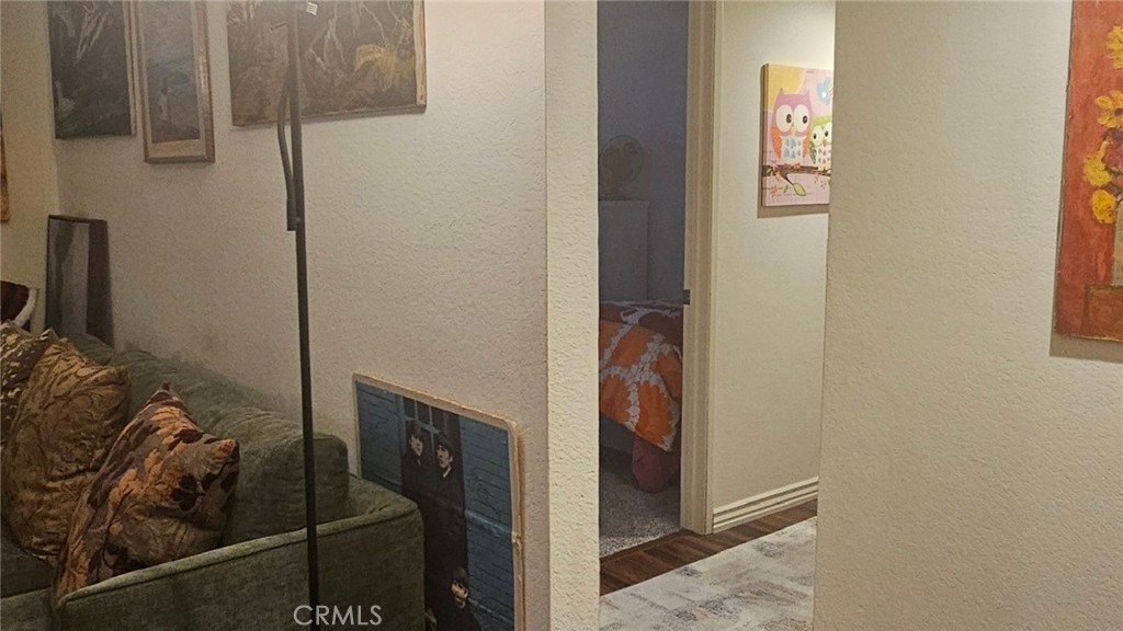 https://media.crmls.org/medias/e32caf79-f027-4b11-8e4f-a6ecd3538caa.jpg?preset=X-Large