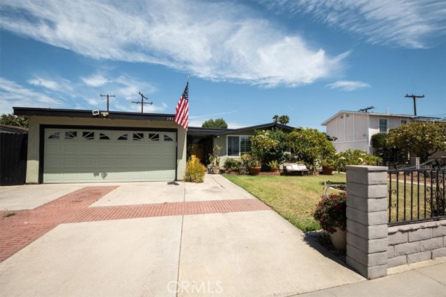 Detail Gallery Image 4 of 28 For 1913 W Beacon Ave, Anaheim,  CA 92804 - 5 Beds | 3 Baths
