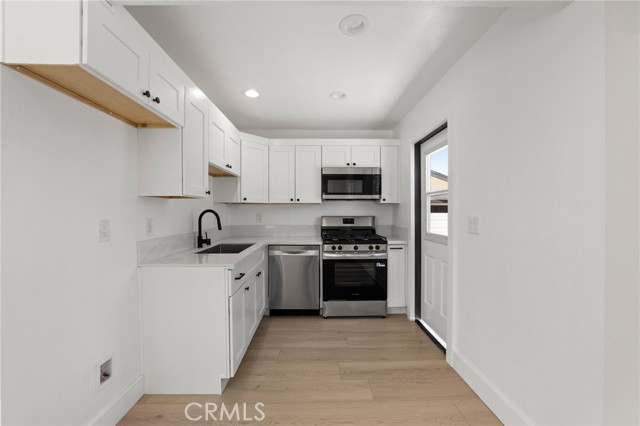 Detail Gallery Image 8 of 27 For 7488 Los Feliz Dr, Highland,  CA 92346 - 2 Beds | 1 Baths