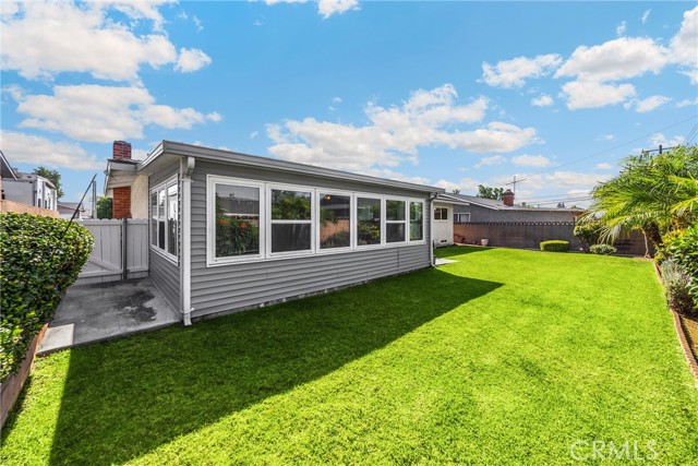 917 N Fuchsia Avenue, Ontario CA: https://media.crmls.org/medias/e32e96ee-3b8b-4044-8393-2a6c06c661d3.jpg