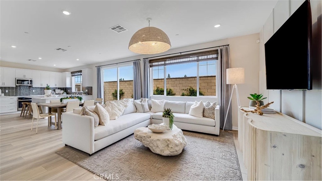 3277 Floral Paseo