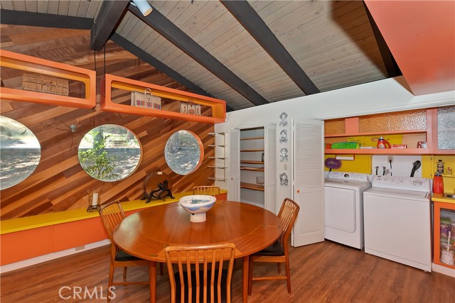 27280 Peninsula Drive, Lake Arrowhead CA: https://media.crmls.org/medias/e32f4a3c-9b41-4d13-a46a-5e44822eff0c.jpg