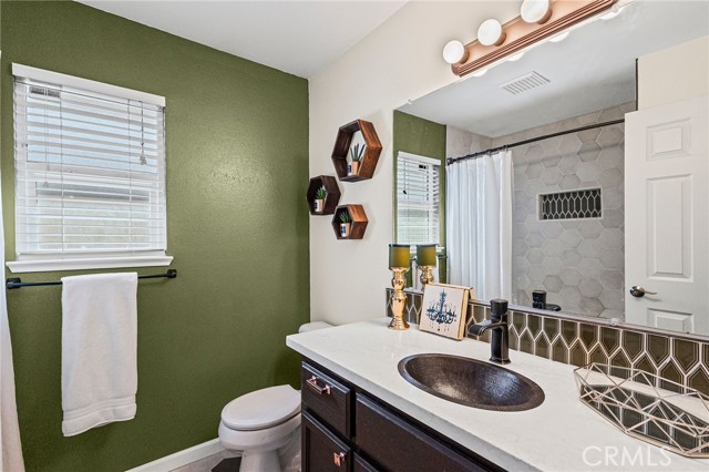 204 Crater Lake Drive, Chico CA: https://media.crmls.org/medias/e32ffc2c-aafc-4412-ac37-43944e52b17e.jpg