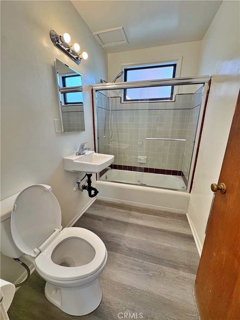 https://media.crmls.org/medias/e3301978-a4d5-4e46-8959-a7884ee08be5.jpg?preset=X-Large