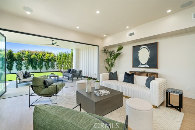 Detail Gallery Image 11 of 40 For 161 Cecil a,  Costa Mesa,  CA 92627 - 4 Beds | 4 Baths