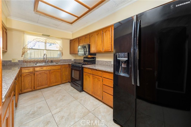 Detail Gallery Image 6 of 17 For 19937 Parthenia St, Northridge,  CA 91324 - 3 Beds | 2 Baths