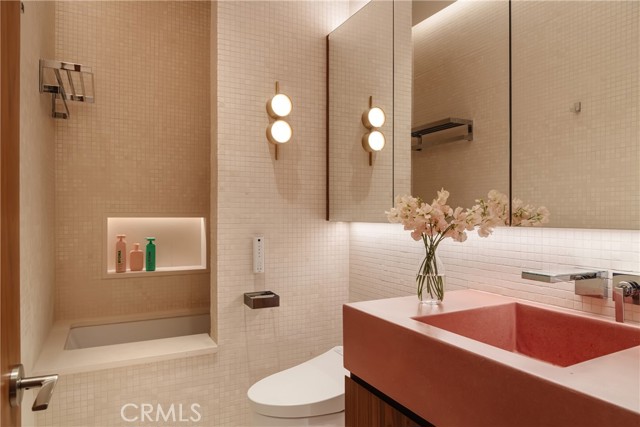 101 N Poinsettia Avenue, Manhattan Beach CA: https://media.crmls.org/medias/e330f956-cf29-44ae-b245-71e2d80a620f.jpg