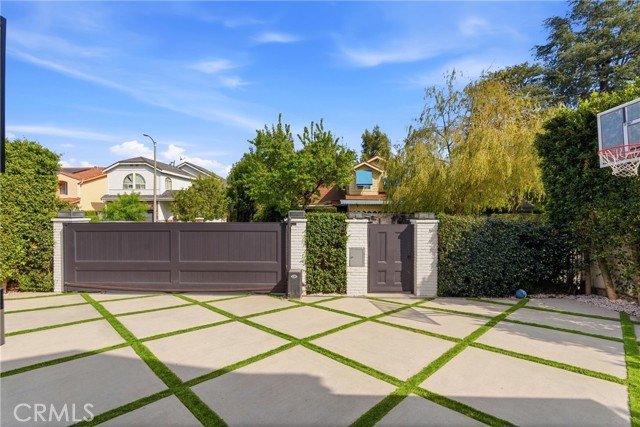 Detail Gallery Image 37 of 37 For 4469 Stern Ave, Sherman Oaks,  CA 91423 - 5 Beds | 5 Baths