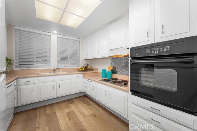 1930 St John Road, Seal Beach CA: https://media.crmls.org/medias/e33240b6-e5d9-40dc-845f-5220158835f7.jpg