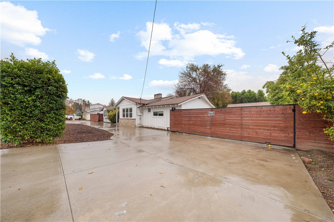 Detail Gallery Image 5 of 44 For 868 Royal Ave, Simi Valley,  CA 93065 - 3 Beds | 2 Baths