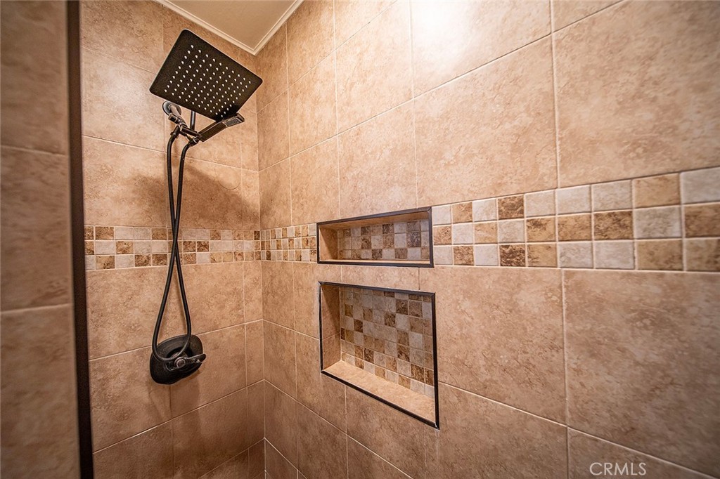 https://media.crmls.org/medias/e3324b12-e038-4bf1-ba2f-8bb8639d31ec.jpg?preset=X-Large