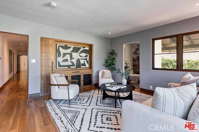 Detail Gallery Image 13 of 29 For 384 N Bonhill Rd, Los Angeles,  CA 90049 - 3 Beds | 3/2 Baths
