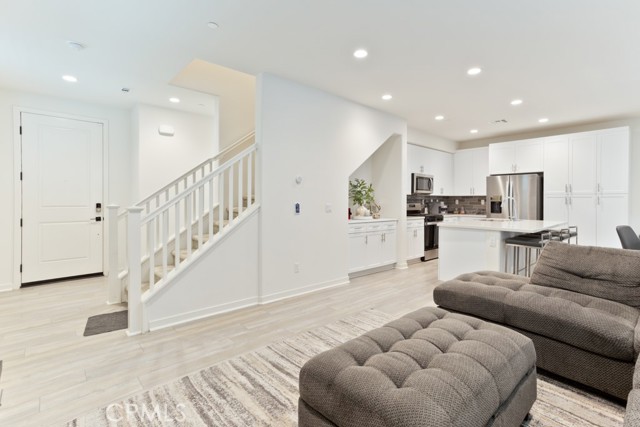 16040 Jamie Lane, Fontana CA: https://media.crmls.org/medias/e333f718-13d0-4da8-83ff-c65994a95350.jpg