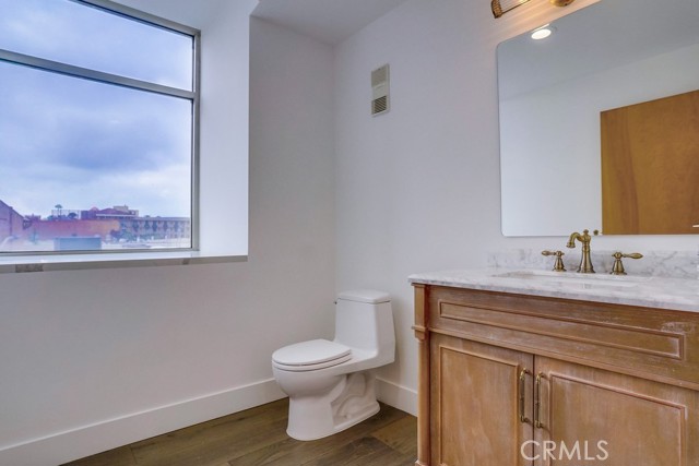 Detail Gallery Image 5 of 27 For 35 Raymond #404,  Pasadena,  CA 91103 - 2 Beds | 2/1 Baths
