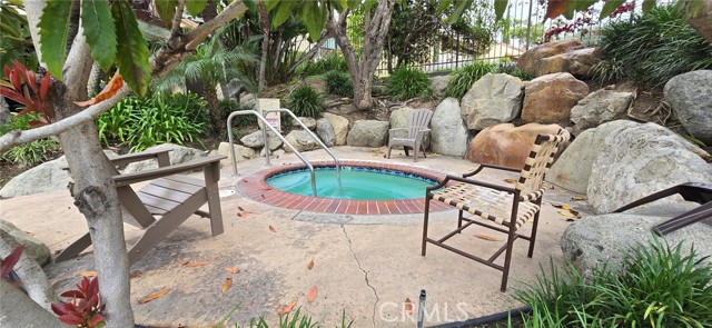 1364 Park Plaza Drive, Long Beach CA: https://media.crmls.org/medias/e334bfeb-d956-45c8-b593-68339bf2a9b4.jpg