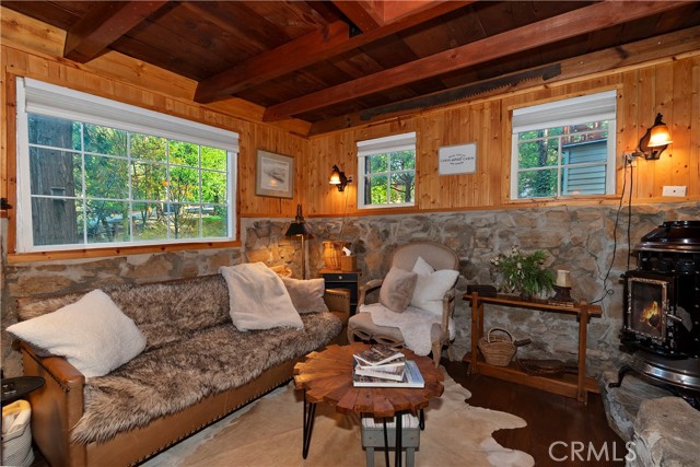 Detail Gallery Image 2 of 33 For 23270 Brookside, Crestline,  CA 92325 - 1 Beds | 1 Baths