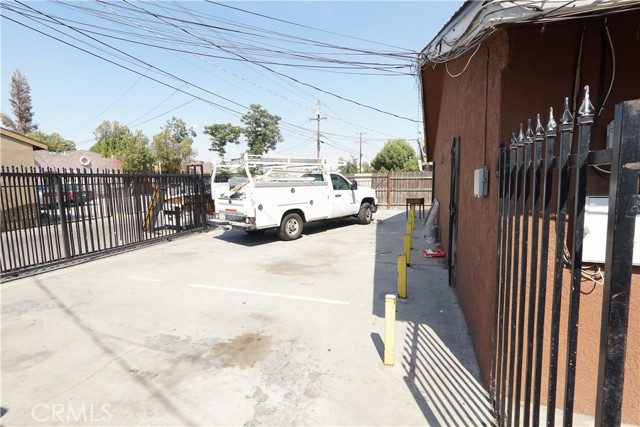 1108 Monterey Street, Bakersfield CA: https://media.crmls.org/medias/e334d639-d893-4d86-8960-04fc0a55e846.jpg