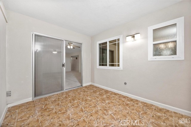 Detail Gallery Image 12 of 36 For 4709 Morro Dr, Bakersfield,  CA 93307 - 3 Beds | 2/1 Baths