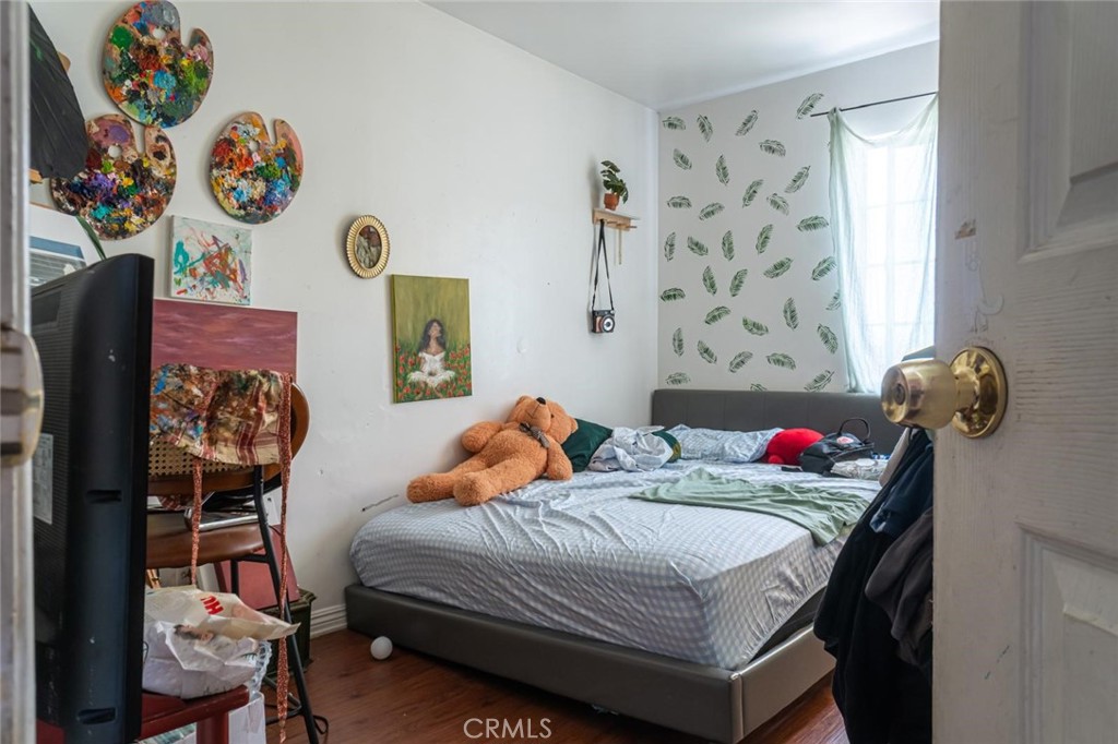 https://media.crmls.org/medias/e335e373-81bd-40db-bb0e-d6dedf0ae3b3.jpg?preset=X-Large