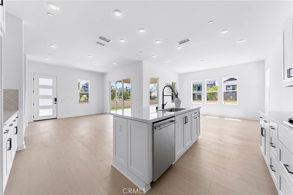 E3362ab6 511e 4adc A1c6 1bd89e80a1d4