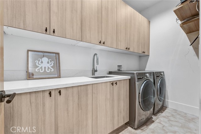 Detail Gallery Image 28 of 56 For 6238 Babcock Ave, North Hollywood,  CA 91606 - 5 Beds | 5/1 Baths