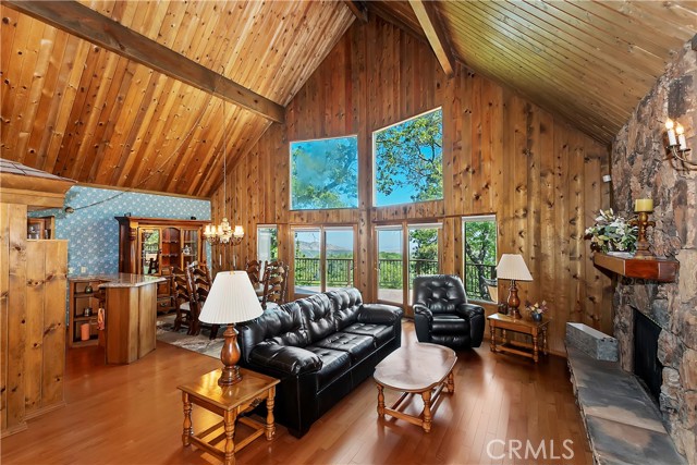 Detail Gallery Image 9 of 28 For 28992 Banff Dr, Lake Arrowhead,  CA 92352 - 3 Beds | 3 Baths