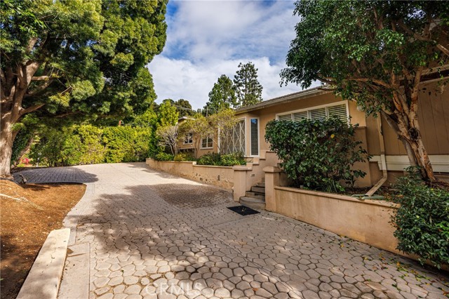 Detail Gallery Image 18 of 38 For 2072 Coldwater Canyon, Beverly Hills,  CA 90210 - 4 Beds | 4/1 Baths