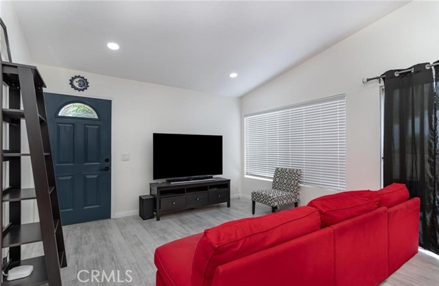 1119 Cleveland Court, Lake Elsinore CA: https://media.crmls.org/medias/e338cf43-62c2-4e0f-bd44-8f5bc001dd19.jpg