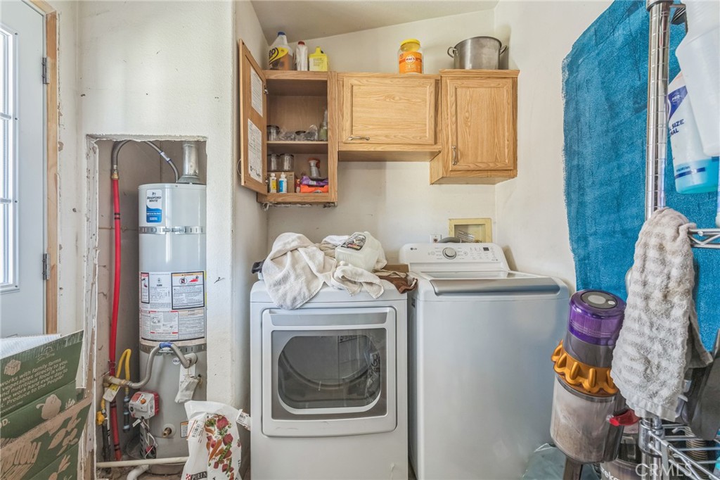 https://media.crmls.org/medias/e339bbd4-ecbd-4d26-a0b2-e32bc261ea8e.jpg?preset=X-Large