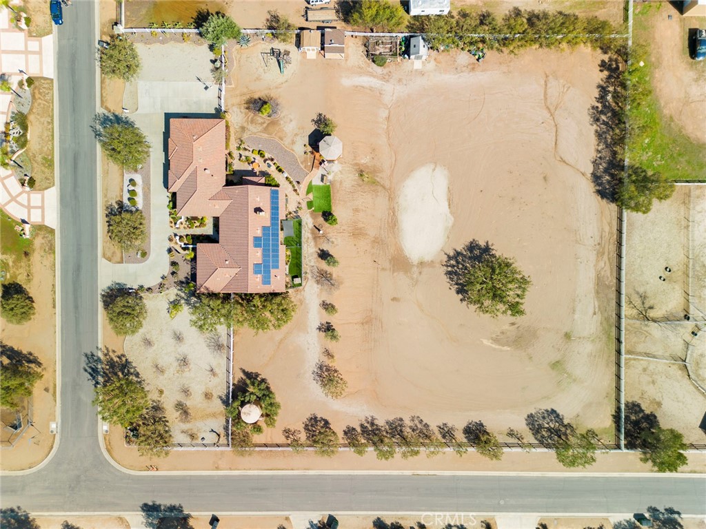 https://media.crmls.org/medias/e33a1c51-bafc-41d4-9b45-3ad70742e0ee.jpg?preset=X-Large