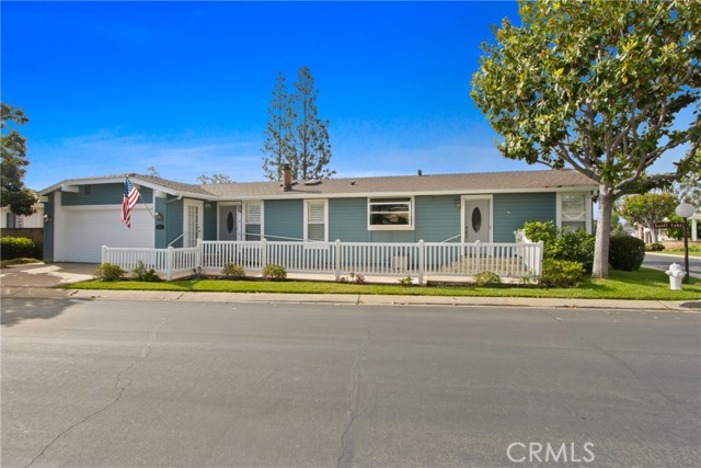 Detail Gallery Image 1 of 12 For 2545 Shadow, Santa Ana,  CA 92705 - 2 Beds | 2 Baths