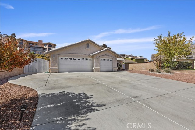 13660 SPRING VALLEY PKWY, Victorville CA: https://media.crmls.org/medias/e33b4ca1-e31b-4e3c-8277-d6c7a3c6b1e3.jpg