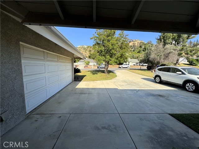 Detail Gallery Image 13 of 49 For 7765 Lakeside Dr, Jurupa Valley,  CA 92509 - 4 Beds | 2/1 Baths