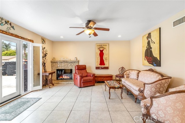 Detail Gallery Image 16 of 39 For 330 E Gladstone St, San Dimas,  CA 91773 - 4 Beds | 3 Baths