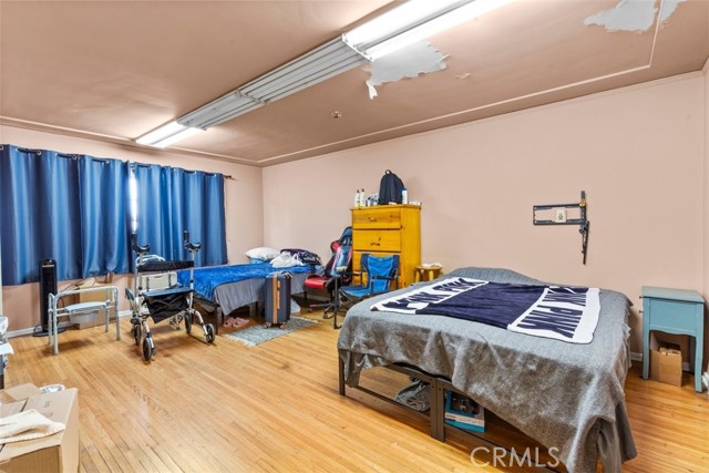 Detail Gallery Image 9 of 20 For 10001 Bowman Ave, South Gate,  CA 90280 - 4 Beds | 2 Baths