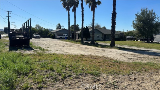 Detail Gallery Image 3 of 4 For 19083 Santa Ana, Bloomington,  CA 92316 - 3 Beds | 1 Baths