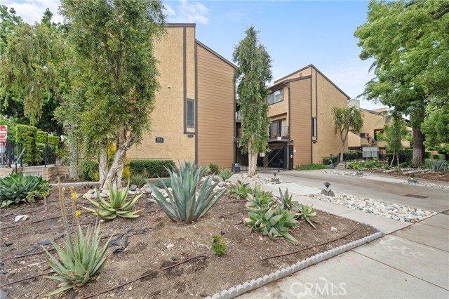 Detail Gallery Image 1 of 15 For 104 N Wilson Ave #6,  Pasadena,  CA 91106 - 2 Beds | 2 Baths