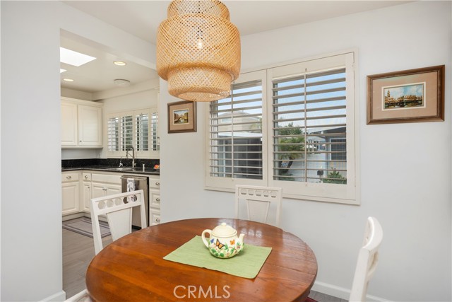 103 Yorktown, Newport Beach CA: https://media.crmls.org/medias/e33c1dd7-d4b8-4560-be0c-2b25bf8f932a.jpg