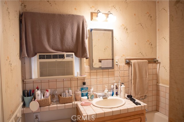 7414 Dinsdale Street, Downey CA: https://media.crmls.org/medias/e33c6e3a-9601-422f-8cae-ac3f1feac357.jpg