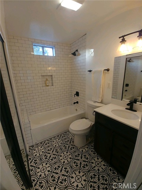 Image 64 of 71 For 1361 Armadale Avenue