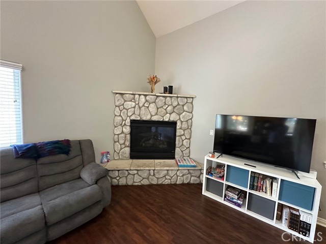 Detail Gallery Image 14 of 34 For 2551 Rim of the World Dr, Running Springs,  CA 92382 - 3 Beds | 2 Baths