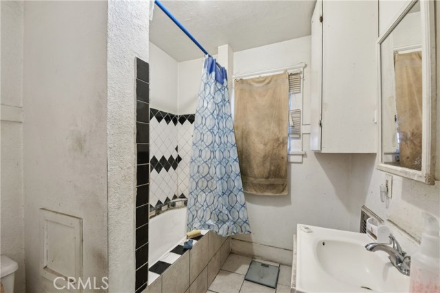 231 W 88th Street, Los Angeles CA: https://media.crmls.org/medias/e33cbbe4-9e38-4726-9fc0-c8fabaf7051b.jpg