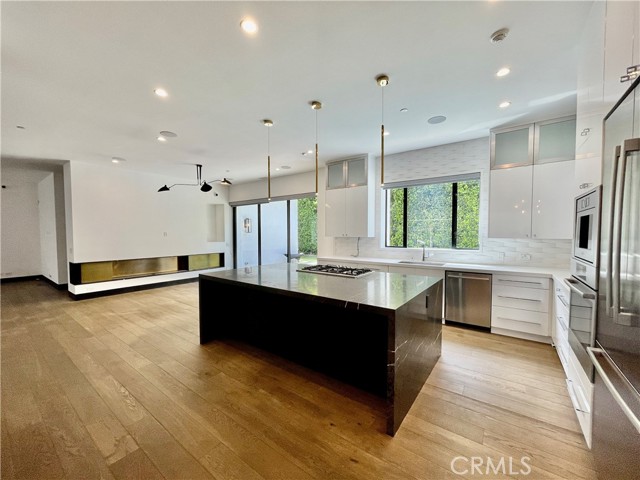 Detail Gallery Image 10 of 42 For 1319 Sunset Plaza Dr, Los Angeles,  CA 90069 - 4 Beds | 4/1 Baths