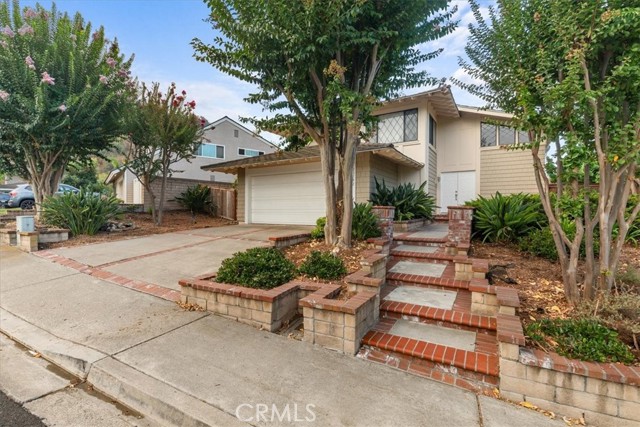 26732 Laredo Lane, Lake Forest CA: https://media.crmls.org/medias/e33d82e8-18b3-4d74-8d29-ce8cfc385e56.jpg