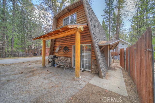 42608 Cedar Avenue, Big Bear Lake CA: https://media.crmls.org/medias/e33db418-bf8d-44cf-9898-dcbdf7a0de32.jpg