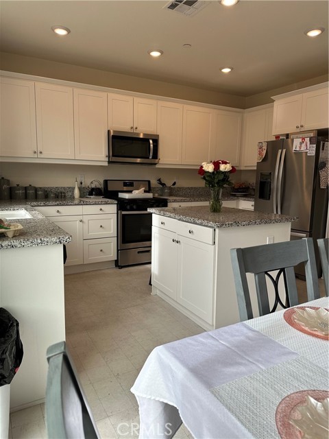 Detail Gallery Image 15 of 64 For 12295 Verano St, Victorville,  CA 92392 - 4 Beds | 2/1 Baths