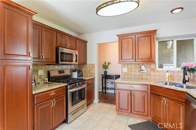 5132 New York Avenue, Cypress CA: https://media.crmls.org/medias/e33f3795-ce95-4c82-b836-aab89a74ebe5.jpg